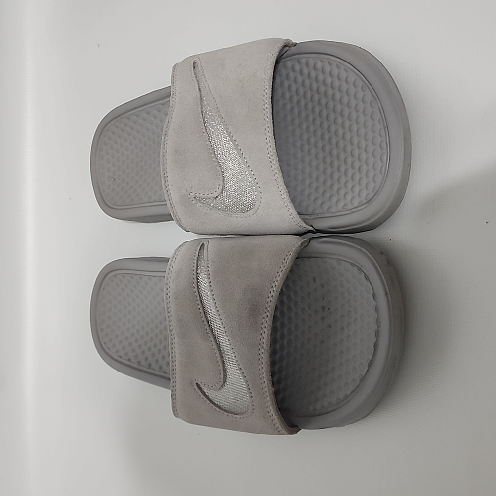 Nike slippers size 9